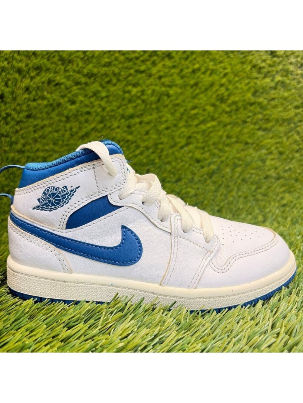 Nike Air Jordan 1 Mid SE Boys Size 13C White Blue Basketball Shoes Sneakers